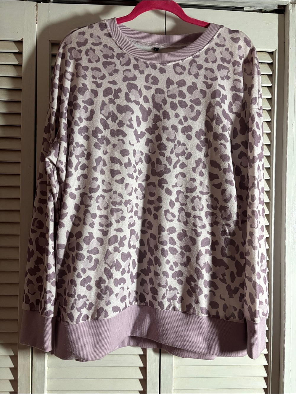 Leopard Print Crewneck Sweater/Sweatshirt
